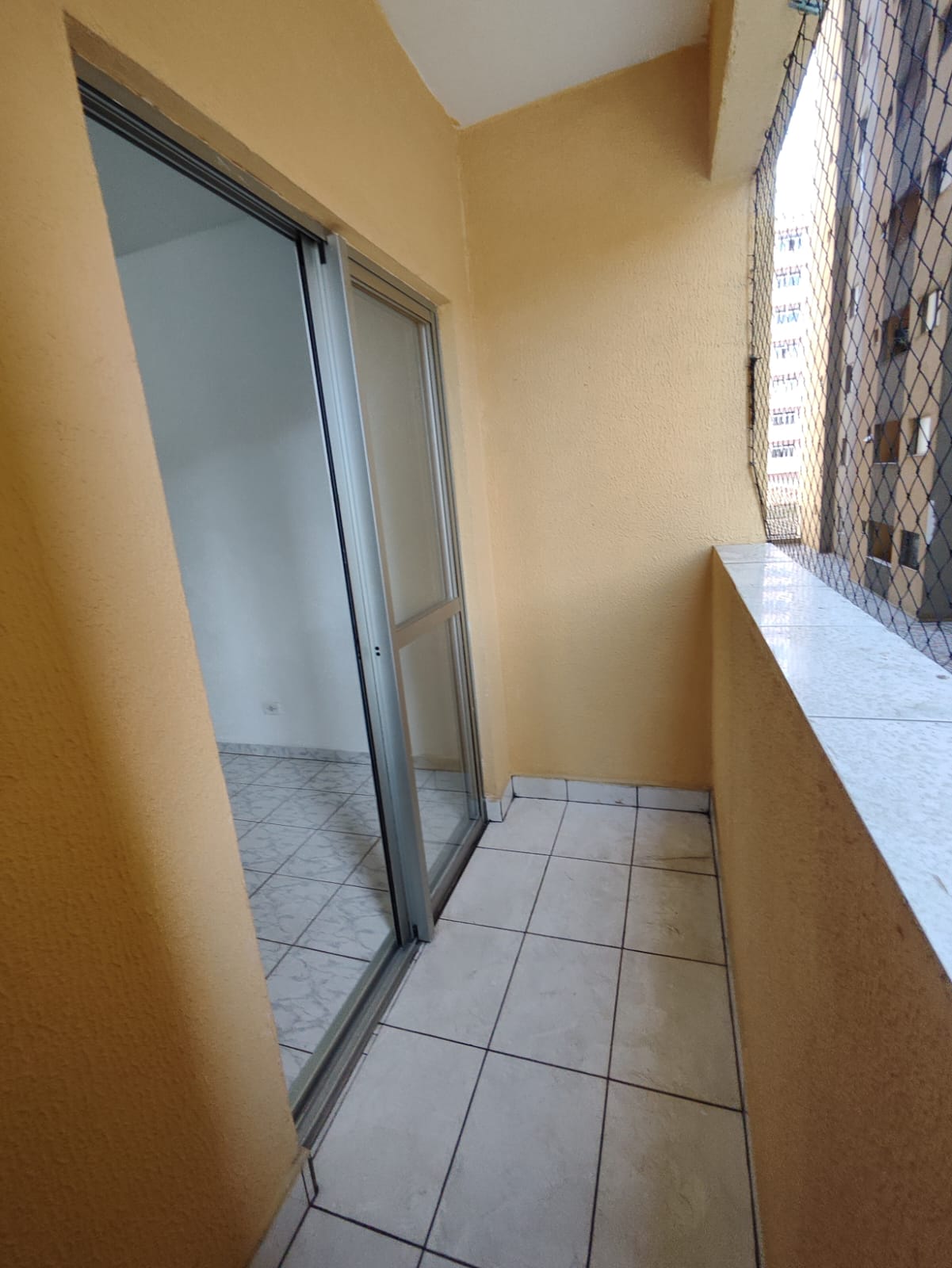 Apartamento de 1 dormitório com garagem no Centro em São Vicente para venda